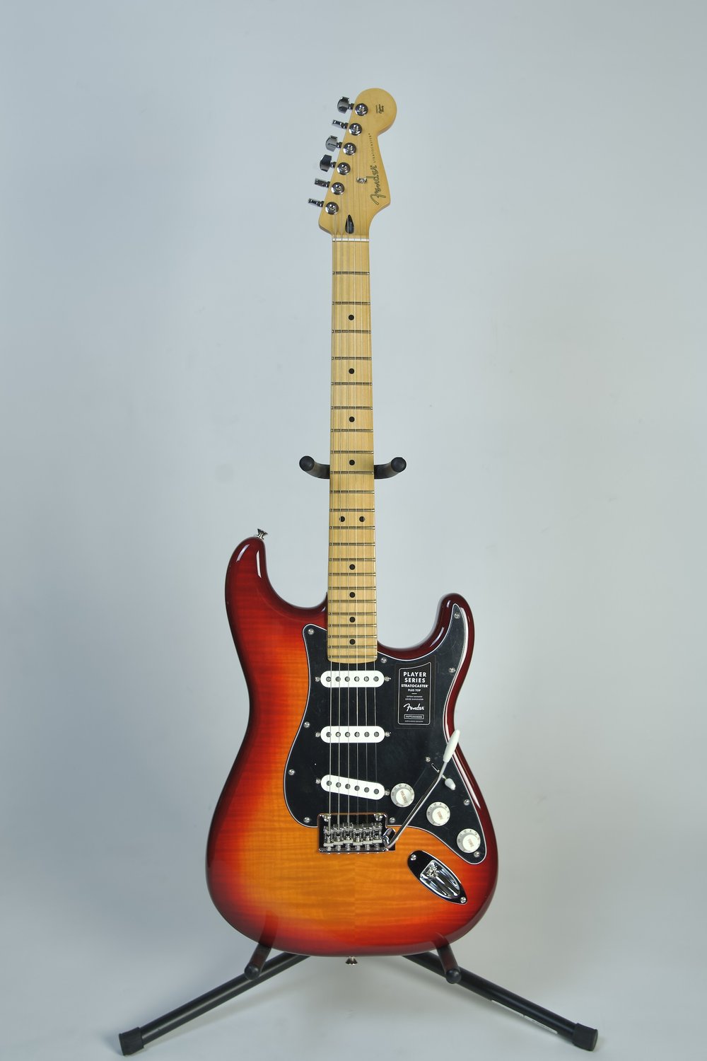 Fender Player Stratocaster Plus Top - Aged Cherry Burst Fender Player Stratocaster Plus Top - Aged Cherry Burst
